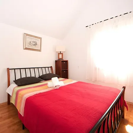 Katina Apartment *